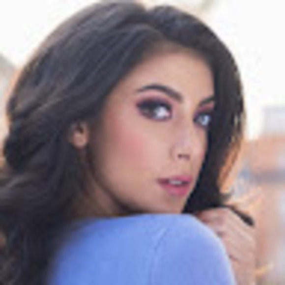 Meet your Posher, Giselle - Picture 1 of 1